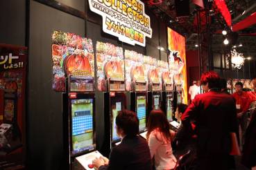 画像ギャラリー No.019のサムネイル画像 / ［JAEPO2013］BEMANIタイトルから大型メダルゲームまで勢揃い。幅広いジャンルの最新アーケードゲームが集まったKONAMIブースレポート
