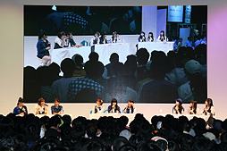 画像ギャラリー No.006のサムネイル画像 / ［TGS 2013］「アイドルマスター ミリオンライブ！」のステージイベント「ミリラジTGS出張版」が，東京ゲームショウのGREEブースで開催。オレンジ色のあの方も登場