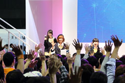画像ギャラリー No.002のサムネイル画像 / ［TGS 2014］「アイドルマスター ミリオンライブ！」が幕張に出張。「ミリラジ出張版 in TGS2014」レポート。年末の単独イベントの開催も発表