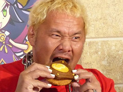 “スイーツ真壁”ことプロレスラー 真壁刀義選手がゲストに招かれた「ぷよクエカフェ」メディア向け試食会の模様をレポート