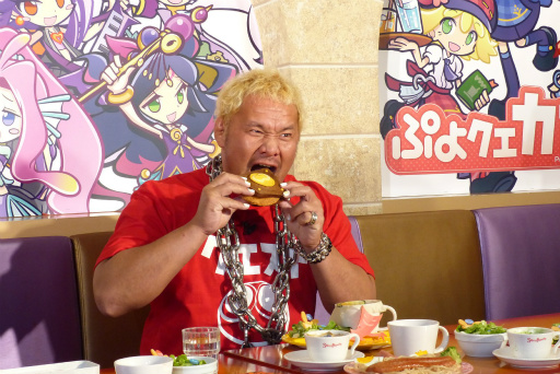 画像ギャラリー No.038のサムネイル画像 / “スイーツ真壁”ことプロレスラー 真壁刀義選手がゲストに招かれた「ぷよクエカフェ」メディア向け試食会の模様をレポート