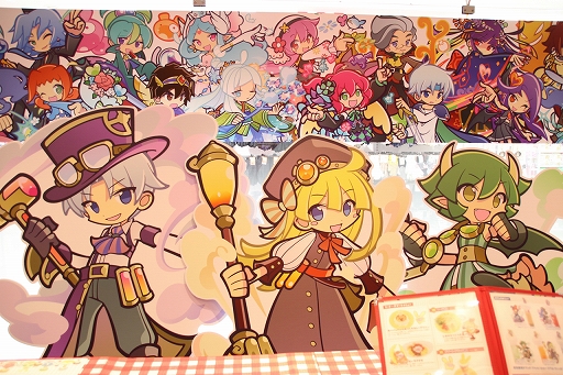 画像ギャラリー No.003のサムネイル画像 / 「ぷよクエカフェ2019」試食会レポート。店内限定クエストのほか，豊富なグッズの販売コーナーも用意