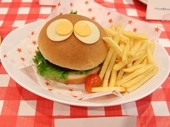 「ぷよクエカフェ2019」試食会レポート。店内限定クエストのほか，豊富なグッズの販売コーナーも用意