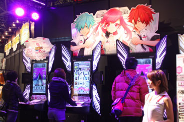 画像ギャラリー No.002のサムネイル画像 / ［JAEPO2013］BEMANIシリーズ新作「SOUND VOLTEX II -infinite infection-」と「ミライダガッキ」のプレイレポート。ディレクター陣へのミニインタビューも掲載