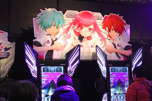 画像ギャラリー No.014のサムネイル画像 / ［JAEPO2013］BEMANIシリーズ新作「SOUND VOLTEX II -infinite infection-」と「ミライダガッキ」のプレイレポート。ディレクター陣へのミニインタビューも掲載