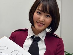 「攻殻機動隊S.A.C. ONLINE」のアップデート情報を伝えるべく，公安9課オペレーター姿のグラビアアイドル・忍野さらさんが編集部にやって来た