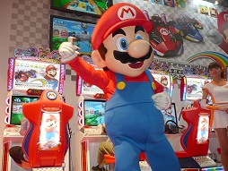 画像ギャラリー No.007のサムネイル画像 / ［JAEPO2013］マリオカートと太鼓，そしてキッズゲームが熱い。「ジャパンアミューズメントエキスポ2013」バンダイナムコゲームスブースレポ