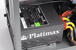 画像ギャラリー No.004のサムネイル画像 / 「GeForce GTX TITAN」の3-way SLI動作レポート。7860×1440ドットで3Dゲームが動き,消費電力が大台に達する世界へようこそ