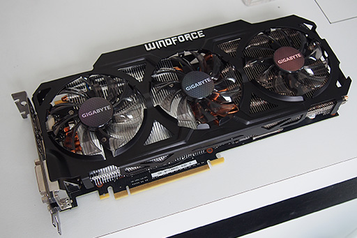 画像ギャラリー No.003のサムネイル画像 / ［COMPUTEX］GIGABYTE，コアクロックを10％強引き上げたGTX TITANカードを公開。ゲーマー向けマウスやキーボードの新作も