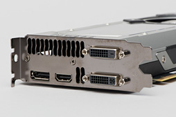 画像ギャラリー No.011のサムネイル画像 / 「GeForce GTX TITAN Black」レビュー。換装用の大型クーラーが付属したGIGABYTE製カードは,ハイエンド派の琴線に触れるか