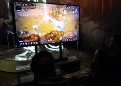 画像ギャラリー No.001のサムネイル画像 / ［E3 2013］PS3/Xbox 360版「Diablo III」のマルチプレイデモがE3 2013会場で展示。海外で9月3日に発売されるパッケージの新情報も公開に