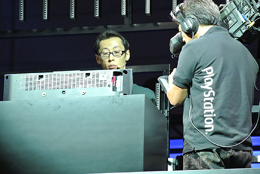 画像ギャラリー No.004のサムネイル画像 / ［TGS 2013］「deep down」ステージイベントでは4人マルチプレイによる大迫力のドラゴン戦が披露。F2Pモデルでサービスされることも明らかに
