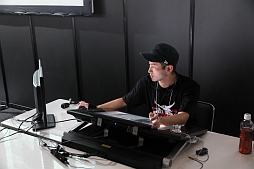画像ギャラリー No.004のサムネイル画像 / ［TGS 2013］さまざまな活動を精力的に行うredjuice氏の，ライブペイントが行われたTokyo Otaku Modeブースの模様をお届け