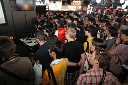 画像ギャラリー No.005のサムネイル画像 / ［TGS 2013］さまざまな活動を精力的に行うredjuice氏の，ライブペイントが行われたTokyo Otaku Modeブースの模様をお届け