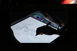画像ギャラリー No.009のサムネイル画像 / ［TGS 2013］さまざまな活動を精力的に行うredjuice氏の，ライブペイントが行われたTokyo Otaku Modeブースの模様をお届け