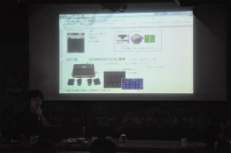 画像ギャラリー No.008のサムネイル画像 / 「夜のゲーム大学」が1年半ぶりに帰ってきた。麻野一哉氏，飯田和敏氏，米光一成氏が熱弁を振るい，黒川文雄氏と家入一真氏は“舞台裏”を明かす