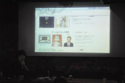 画像ギャラリー No.011のサムネイル画像 / 「夜のゲーム大学」が1年半ぶりに帰ってきた。麻野一哉氏，飯田和敏氏，米光一成氏が熱弁を振るい，黒川文雄氏と家入一真氏は“舞台裏”を明かす