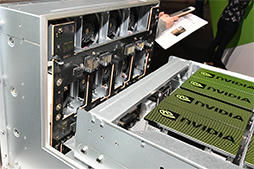 画像ギャラリー No.008のサムネイル画像 / GTC 2018のNVIDIAブースで“世界最大のGPU”こと「DGX-2」の実機をチェック。自動運転やゲームにおけるAI活用の展示にも注目だ