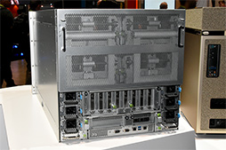 画像ギャラリー No.012のサムネイル画像 / GTC 2018のNVIDIAブースで“世界最大のGPU”こと「DGX-2」の実機をチェック。自動運転やゲームにおけるAI活用の展示にも注目だ