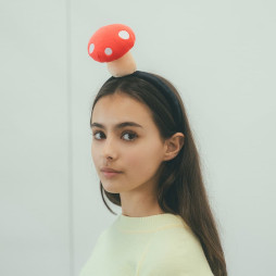画像ギャラリー No.004のサムネイル画像 / 「MOTHER2 ギーグの逆襲」より,「キノコのカチューシャ」が4月30日に発売。頭にキノコが生えた状態を再現