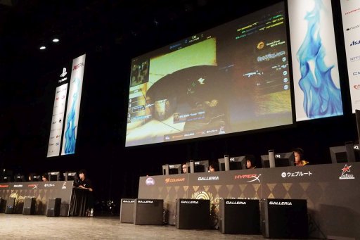 画像ギャラリー No.003のサムネイル画像 / JCG主催のe-Sportsイベント「JCG Premier Grand Finals 2016」フォトレポート。「BF4」「Hearthstone」「SC2」「CS:GO」の4タイトルで激戦が展開