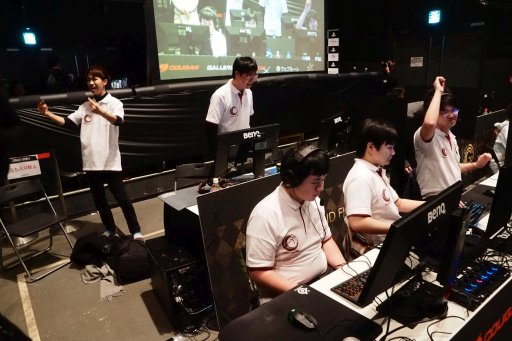 画像ギャラリー No.012のサムネイル画像 / JCG主催のe-Sportsイベント「JCG Premier Grand Finals 2016」フォトレポート。「BF4」「Hearthstone」「SC2」「CS:GO」の4タイトルで激戦が展開