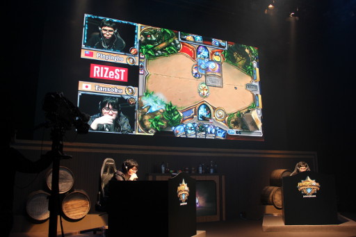 画像ギャラリー No.021のサムネイル画像 / 「Hearthstone」Japan Majorの決勝トーナメントが東京都内で開催。新環境で迎えた初の国際大会ではコントロールデッキ同士による名勝負が続出