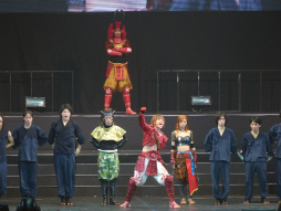 画像ギャラリー No.020のサムネイル画像 / 総勢27人の武将が夢の競演を繰り広げた「舞台『戦国BASARA』武将祭2013」が開催。最新作「戦国BASARA4」や次回公演の情報も発表に