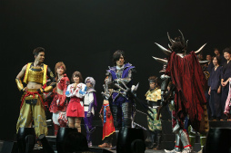 画像ギャラリー No.051のサムネイル画像 / 総勢27人の武将が夢の競演を繰り広げた「舞台『戦国BASARA』武将祭2013」が開催。最新作「戦国BASARA4」や次回公演の情報も発表に