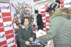 画像ギャラリー No.005のサムネイル画像 / 海外からのファンも参加した「戦国BASARA4」発売記念イベントをレポート。シリーズプロデューサー・小林裕幸氏への合同インタビューも掲載
