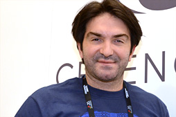 画像ギャラリー No.003のサムネイル画像 / ［GDC 2015］Crytekの2015年は仮想現実とAndroid TVにフォーカス。ブースでCEOに話を聞きつつ，恐竜と戯れてきた