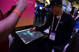 画像ギャラリー No.016のサムネイル画像 / ［GDC 2023］Unityブースは裸眼立体視機能を搭載したノートPCの展示などで大盛況