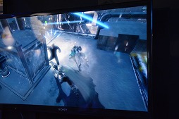 画像ギャラリー No.009のサムネイル画像 / [TGS 2013]「バットマン：アーカム・ビギンズ」プレイレポート。ユニークな戦闘が楽しめる新ガジェットに注目