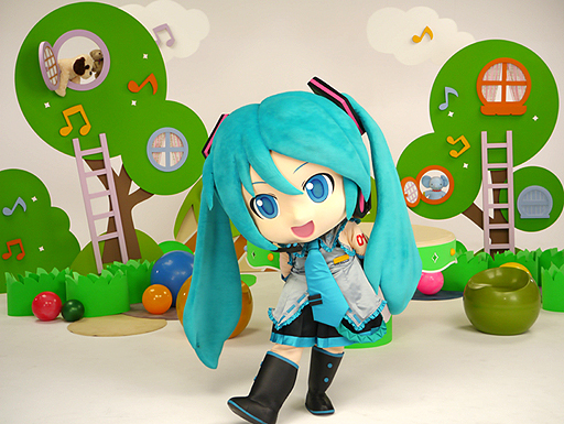 画像ギャラリー No.014のサムネイル画像 / 「Project mirai 2」の魅力を伝える「ミクダヨーといっしょダヨー」の撮影現場をレポート。川上ジュリアさんも,ミクダヨーの愛らしさにメロメロ