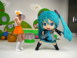 画像ギャラリー No.024のサムネイル画像 / 「Project mirai 2」の魅力を伝える「ミクダヨーといっしょダヨー」の撮影現場をレポート。川上ジュリアさんも,ミクダヨーの愛らしさにメロメロ
