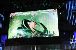 画像ギャラリー No.018のサムネイル画像 / ［TGS 2013］テルミ，カグラ，ココノエが華麗なアクションで観客を魅了した，「BLAZBLUE CHRONOPHANTASMA」のステージイベントをレポート