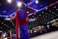 画像ギャラリー No.001のサムネイル画像 / ［EVO2014］全世界が注目した決勝戦。「BBCP」優勝・ガリレオ選手と「ウルIV」優勝・Louffy選手へのインタビューを，最終日のリザルトと共にお届け