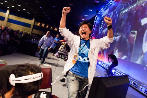 画像ギャラリー No.003のサムネイル画像 / ［EVO2014］全世界が注目した決勝戦。「BBCP」優勝・ガリレオ選手と「ウルIV」優勝・Louffy選手へのインタビューを，最終日のリザルトと共にお届け