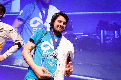 画像ギャラリー No.011のサムネイル画像 / ［EVO2014］全世界が注目した決勝戦。「BBCP」優勝・ガリレオ選手と「ウルIV」優勝・Louffy選手へのインタビューを，最終日のリザルトと共にお届け