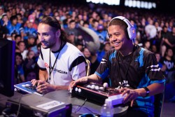画像ギャラリー No.013のサムネイル画像 / ［EVO2014］全世界が注目した決勝戦。「BBCP」優勝・ガリレオ選手と「ウルIV」優勝・Louffy選手へのインタビューを，最終日のリザルトと共にお届け