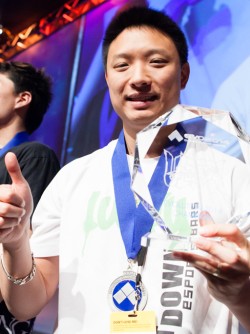 画像ギャラリー No.019のサムネイル画像 / ［EVO2014］全世界が注目した決勝戦。「BBCP」優勝・ガリレオ選手と「ウルIV」優勝・Louffy選手へのインタビューを，最終日のリザルトと共にお届け