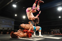 画像ギャラリー No.019のサムネイル画像 / 「リング☆ドリーム〜女子プロレス大戦〜」とDDTプロレスのコラボ興行は大盛況のうちに終了。次回開催にも期待大