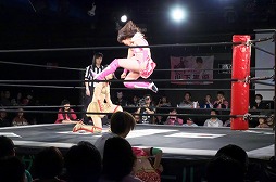 画像ギャラリー No.041のサムネイル画像 / 「リング☆ドリーム〜女子プロレス大戦〜」とDDTプロレスのコラボ興行は大盛況のうちに終了。次回開催にも期待大