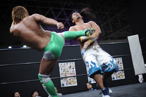 画像ギャラリー No.008のサムネイル画像 / ［TGS 2016］4Gamer×DDTプロレス×リングドリーム興行「愛は相よりいでて 2.5」フォトレポート。「DDT美少女化計画」の美少女化権は“美熟女”チェリー選手の手に