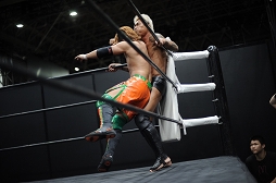 画像ギャラリー No.020のサムネイル画像 / ［TGS 2016］4Gamer×DDTプロレス×リングドリーム興行「愛は相よりいでて 2.5」フォトレポート。「DDT美少女化計画」の美少女化権は“美熟女”チェリー選手の手に