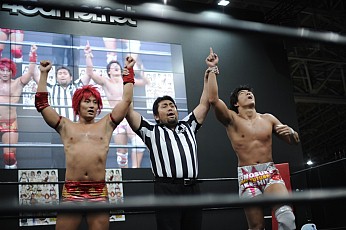 画像ギャラリー No.044のサムネイル画像 / ［TGS 2016］4Gamer×DDTプロレス×リングドリーム興行「愛は相よりいでて 2.5」フォトレポート。「DDT美少女化計画」の美少女化権は“美熟女”チェリー選手の手に