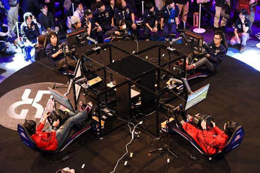 画像ギャラリー No.003のサムネイル画像 / ゲーム大会「Red Bull 5G 2014」,4対1で西代表チームが優勝