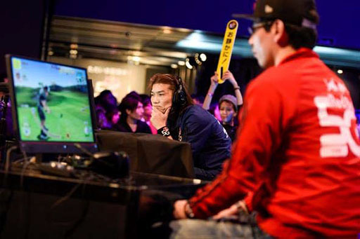 画像ギャラリー No.004のサムネイル画像 / ゲーム大会「Red Bull 5G 2014」,4対1で西代表チームが優勝