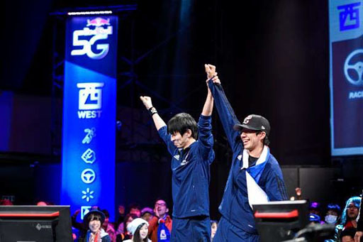 画像ギャラリー No.005のサムネイル画像 / ゲーム大会「Red Bull 5G 2014」,4対1で西代表チームが優勝