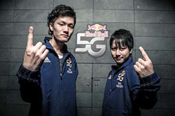 画像ギャラリー No.010のサムネイル画像 / ゲーム大会「Red Bull 5G 2014」,4対1で西代表チームが優勝